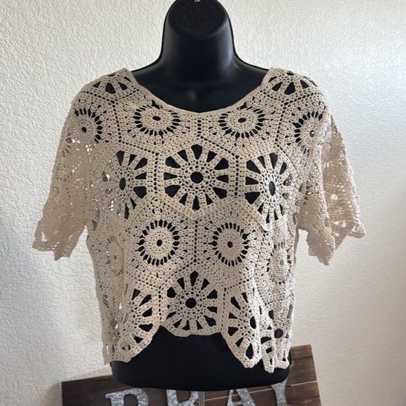 Rebelión Women’s Beige Crochet Knit Top Size M Boho Style New Without Tags - Picture 1 of 10